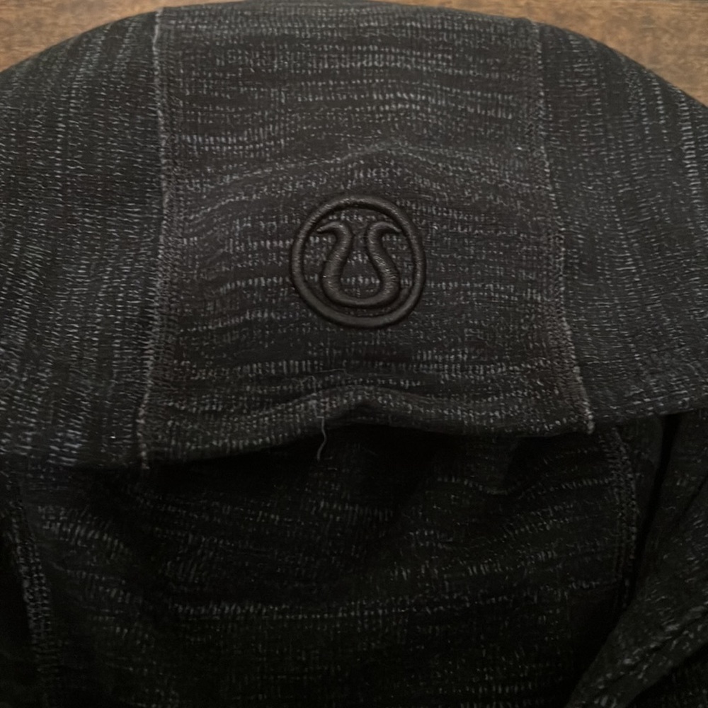 Lululemon Men’s Black Design Zip Up Hoodie. Size XL - Picture 3 of 5